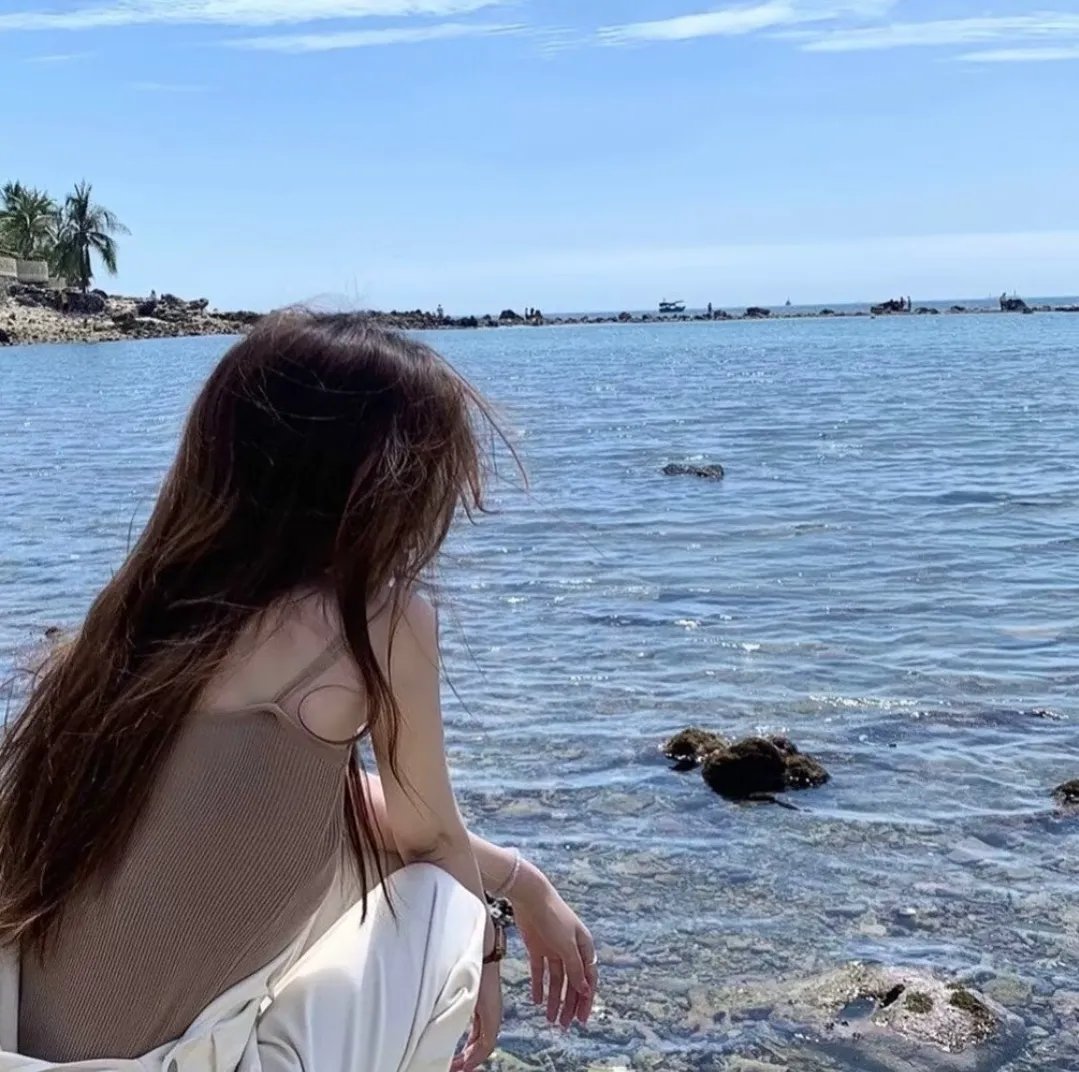悬挂的太阳 海报